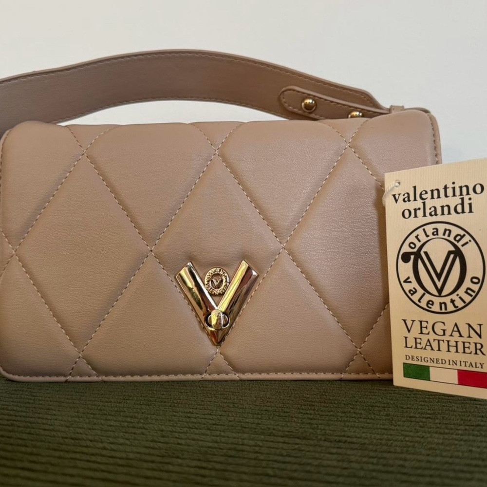 Valentino Quilted HandBag. Eloquent Color Combination. $279 retail!! V-2003 🔥 - Picture 3 of 5